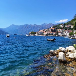 Perast et la forteresse de Kotor. On a fait l'ascension en plein soleil, sinon c'est pas drôle 🤠.#montenegro #landscape #kotor